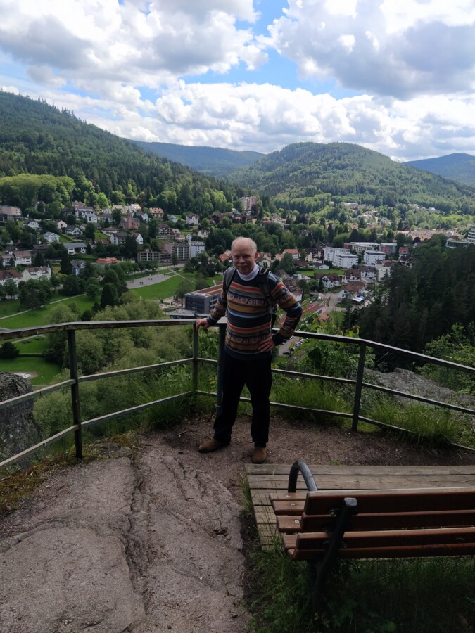 Michael auf dem Falkenstein bei Bad Herrenalb, Blick auf Bad Herrenalb und ins Albtal