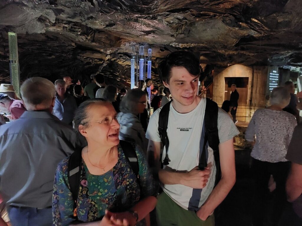 Gundula und Jonas im "Stollen" des Geysir-Museums