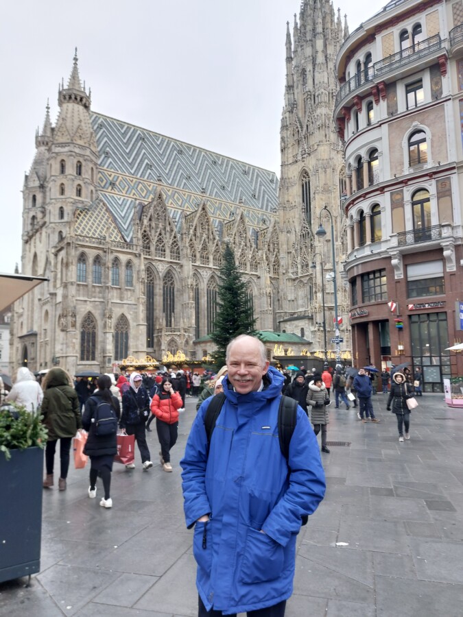 Michael vor dem Stephansdom in Wien